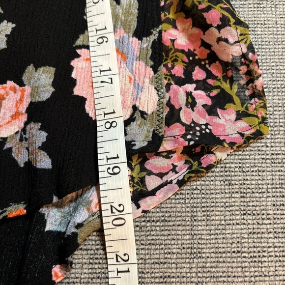 Hold On To Me Printed floral boho chic Top By Free People Size XS - Picture 13 of 13